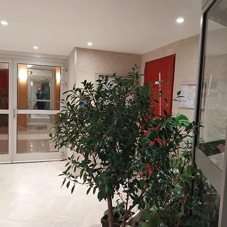 La Defense Apartment *