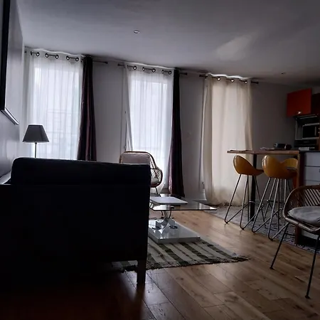 La Defense Apartment *