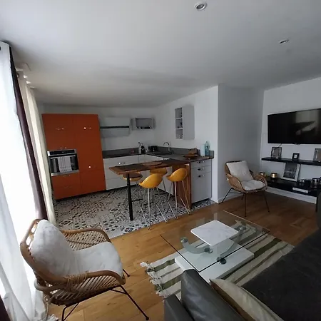 La Defense Apartment *